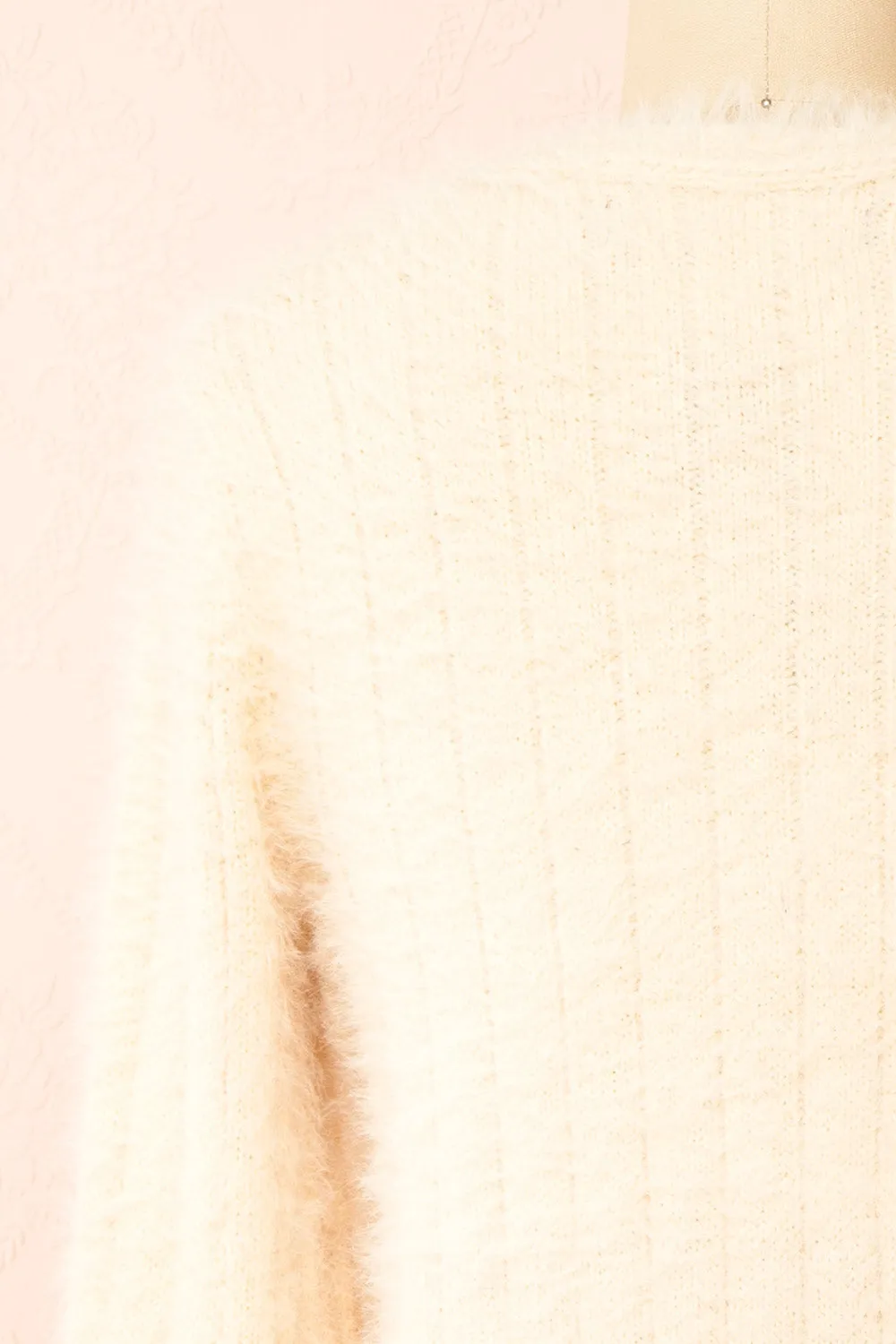 Apini Ivory | Fuzzy Cropped Cardigan