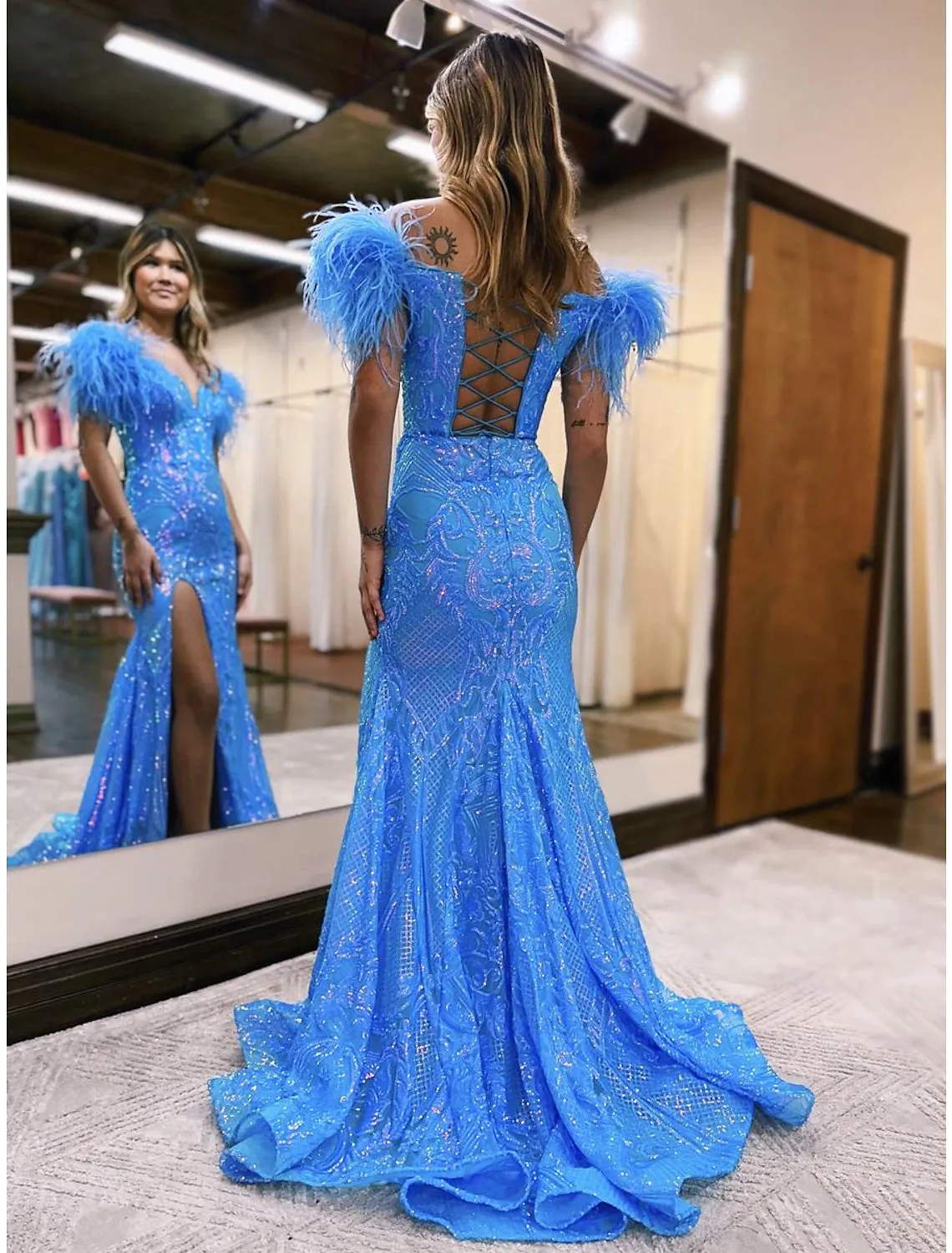 Luolandi Mermaid / Trumpet Prom Dresses Sparkle & Shine Dress Formal Court Train Sleeveless V Neck Sequined Backless