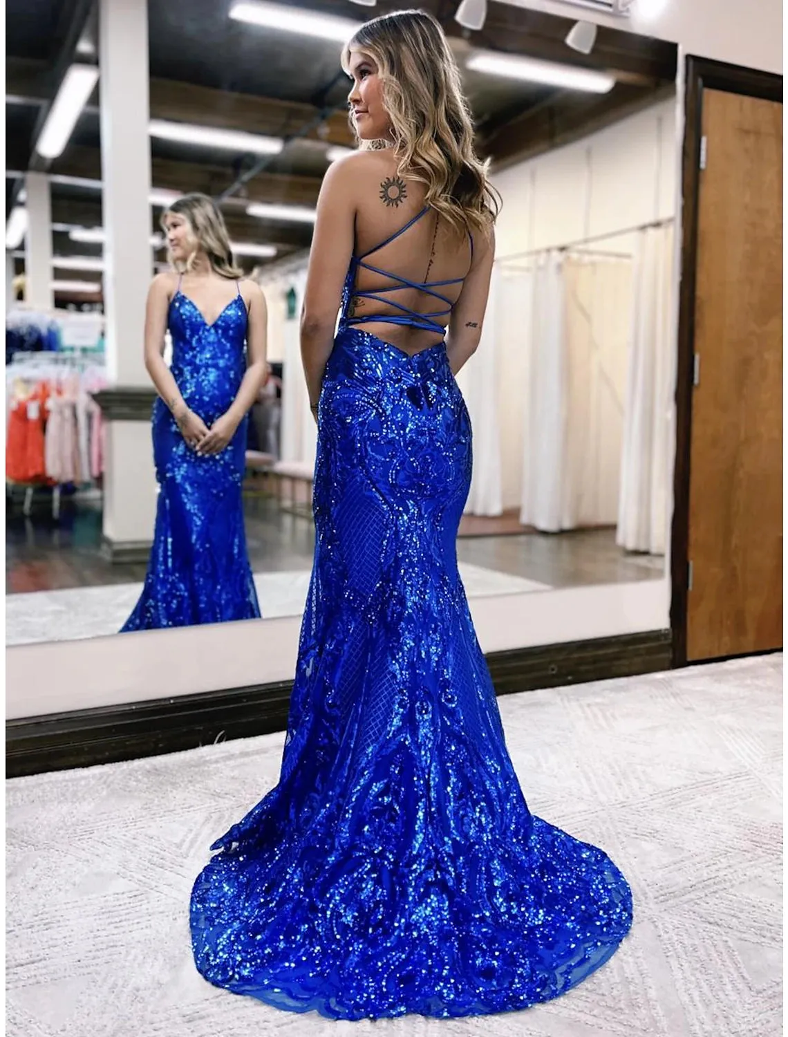 Luolandi Mermaid / Trumpet Prom Dresses Sparkle & Shine Dress Formal Wedding Party Sweep / Brush Train Sleeveless V Neck Sequined Backless