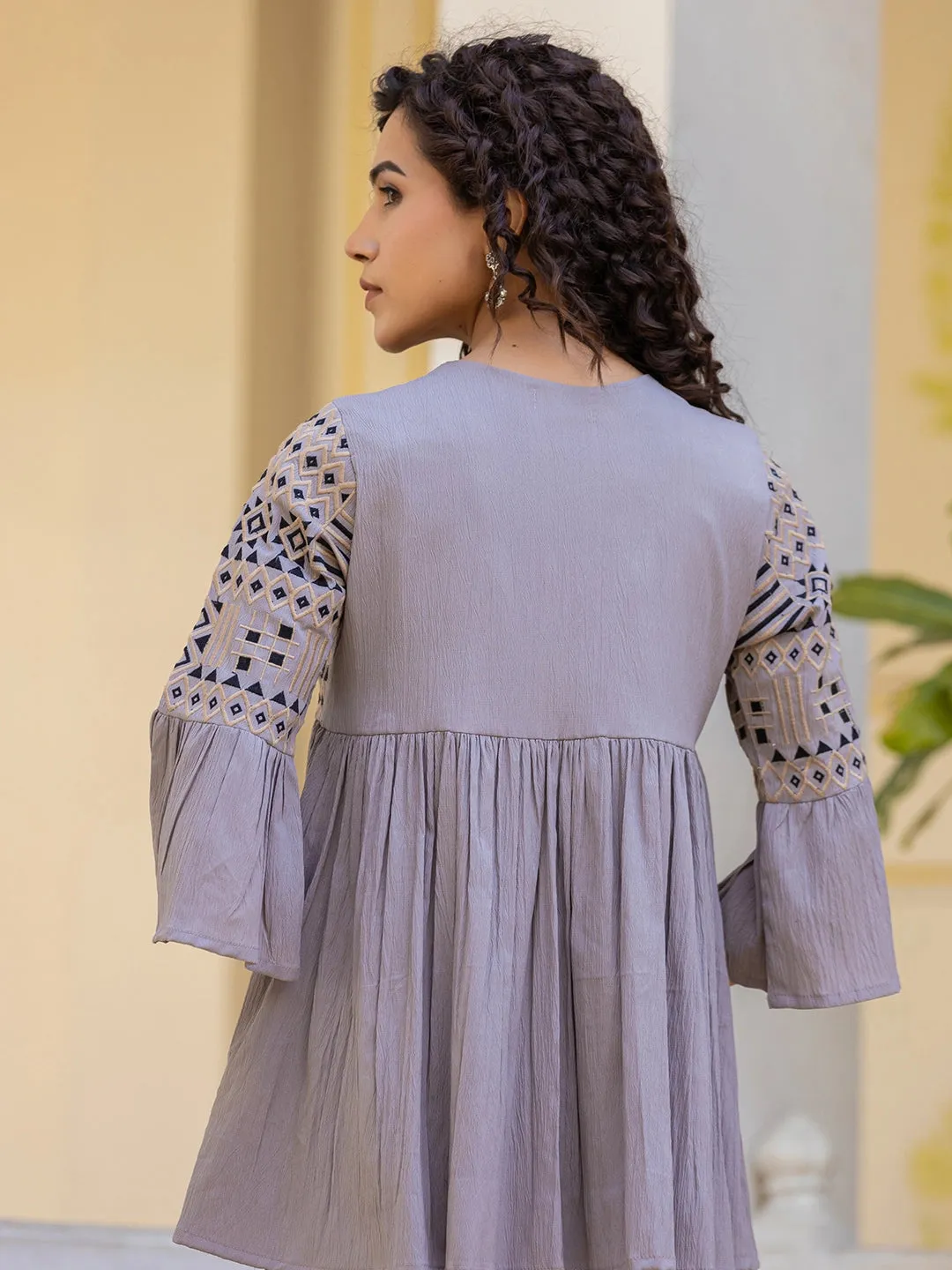 WOMEN'S GRAY CHIC CHARM: CREPE FABRIC TOP