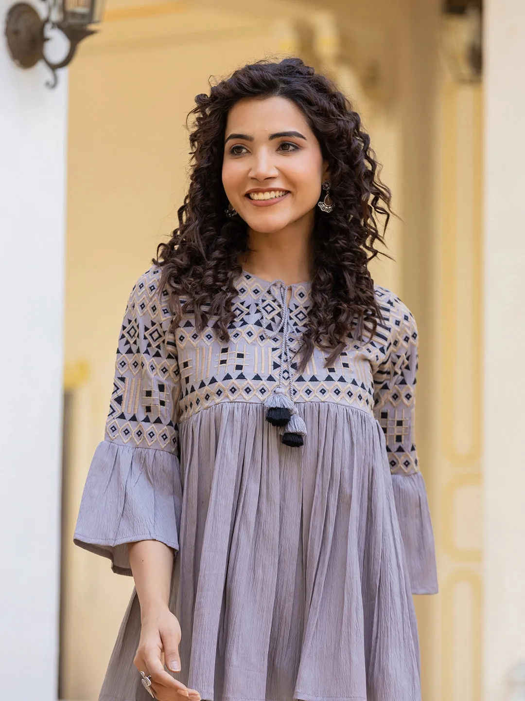 WOMEN'S GRAY CHIC CHARM: CREPE FABRIC TOP