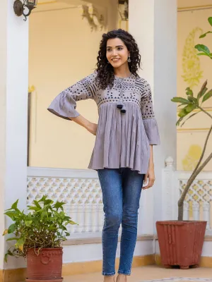 WOMEN'S GRAY CHIC CHARM: CREPE FABRIC TOP