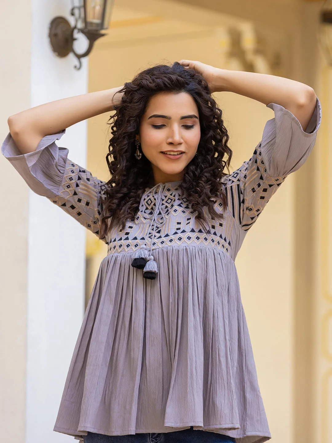 WOMEN'S GRAY CHIC CHARM: CREPE FABRIC TOP